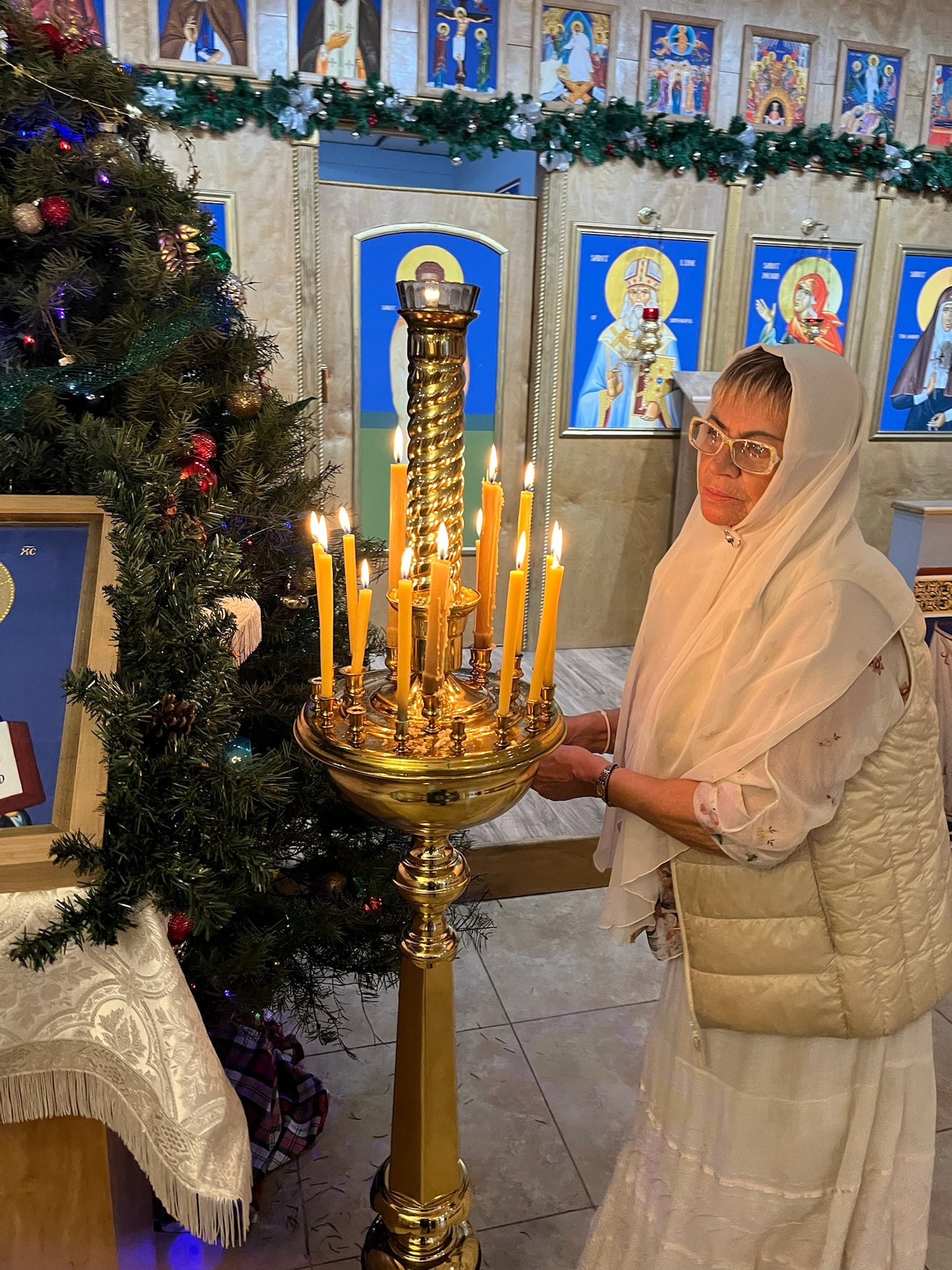 Правая сторона: Христос Спаситель
